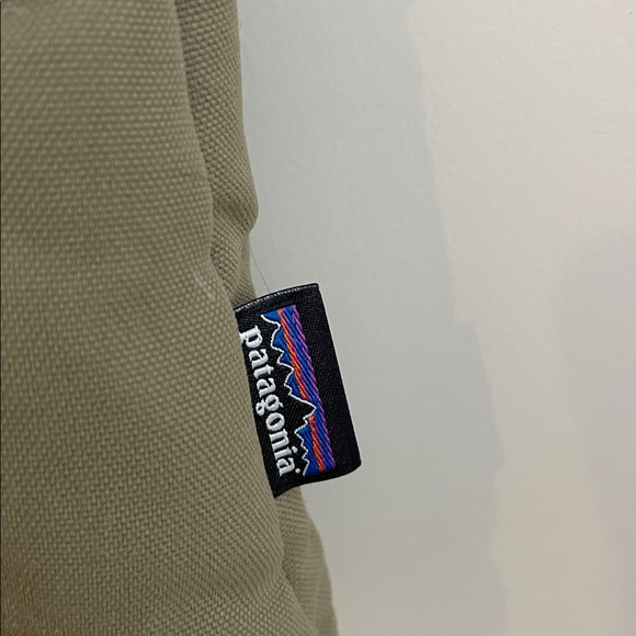 Patagonia Down BIVY Women Olive and Cream Puffer Vest medium LIKE NEW - Picture 4 of 11